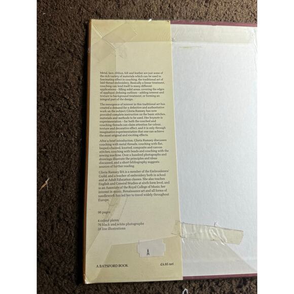 Couching: Decorative Laid Thread Embroidery by Gloria Ramsey from 1976 - Picture 4 of 11